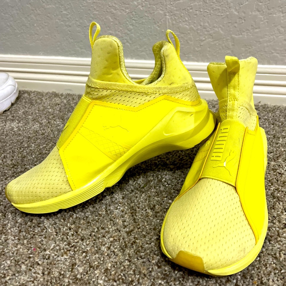 PUMA stretch sneakers for weightlifting/gym